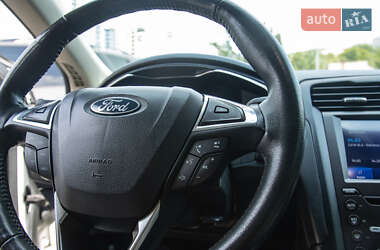 Седан Ford Fusion 2017 в 