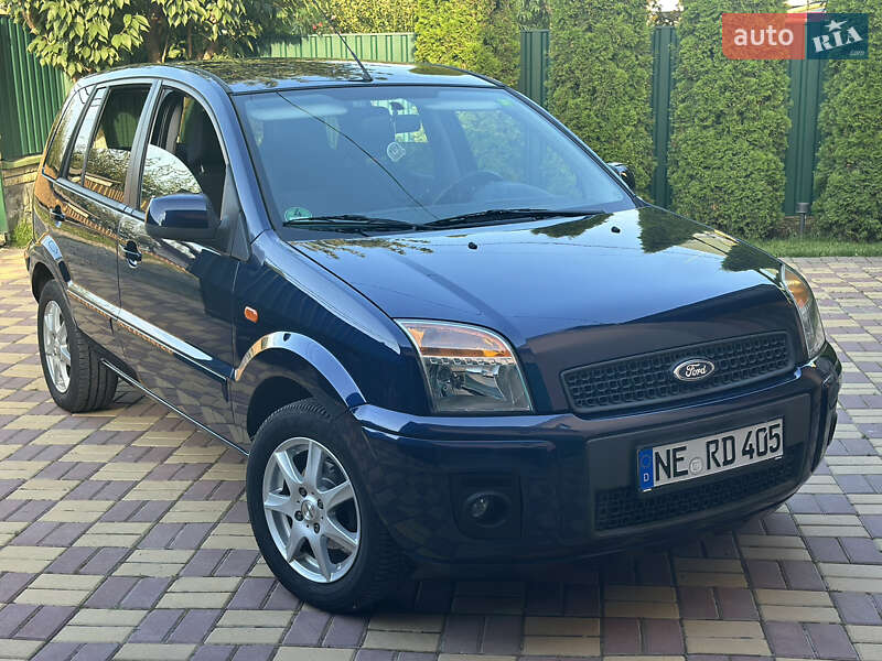 Хэтчбек Ford Fusion 2010 в 