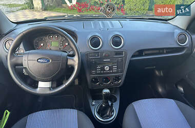 Хэтчбек Ford Fusion 2010 в 
