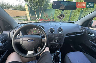 Хэтчбек Ford Fusion 2010 в 