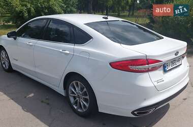 Седан Ford Fusion 2017 в 
