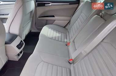 Седан Ford Fusion 2017 в 