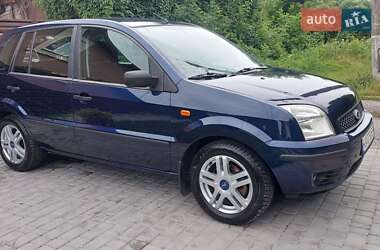 Хэтчбек Ford Fusion 2004 в 