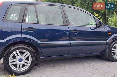 Хэтчбек Ford Fusion 2004 в 