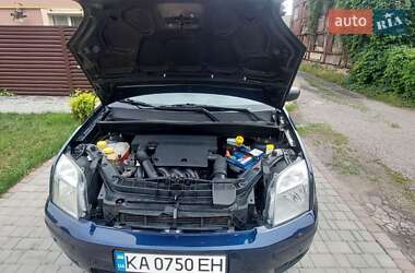 Хэтчбек Ford Fusion 2004 в 
