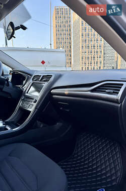Седан Ford Fusion 2017 в 