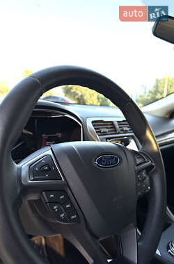 Седан Ford Fusion 2017 в 