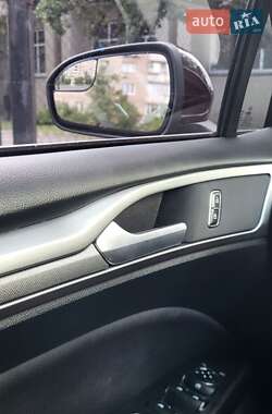 Седан Ford Fusion 2017 в 