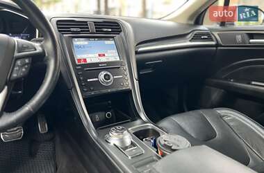 Седан Ford Fusion 2016 в 