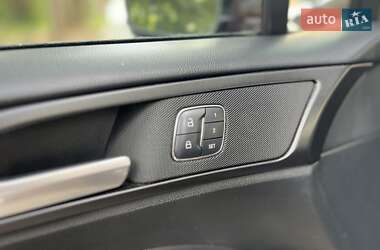 Седан Ford Fusion 2016 в 