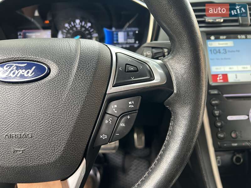 Седан Ford Fusion 2016 в Львове