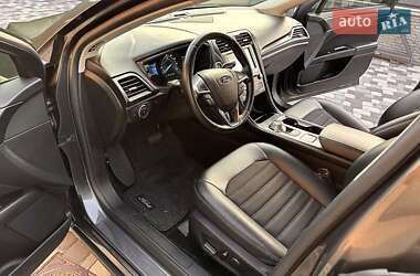 Седан Ford Fusion 2017 в 