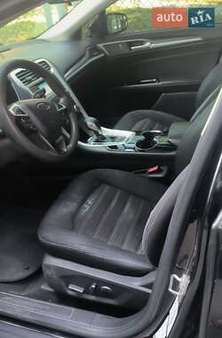 Седан Ford Fusion 2015 в 