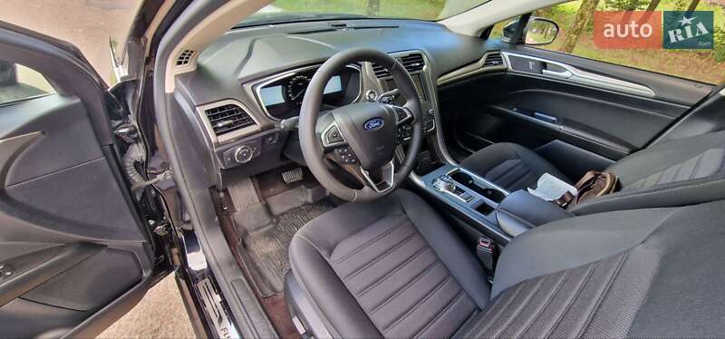 Седан Ford Fusion 2020 в Стрию