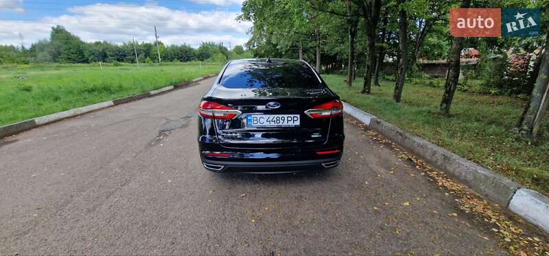 Седан Ford Fusion 2020 в Стрию