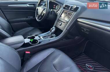 Седан Ford Fusion 2015 в 