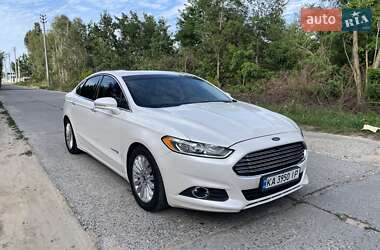 Седан Ford Fusion 2015 в 