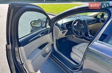 Седан Ford Fusion 2016 в 