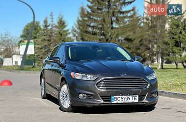 Седан Ford Fusion 2016 в 