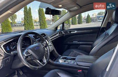 Седан Ford Fusion 2016 в 