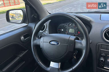 Хэтчбек Ford Fusion 2011 в 