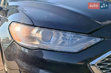 Седан Ford Fusion 2019 в 