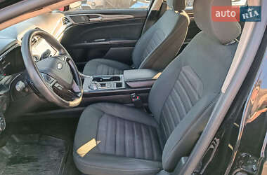 Седан Ford Fusion 2019 в 