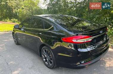 Седан Ford Fusion 2018 в 