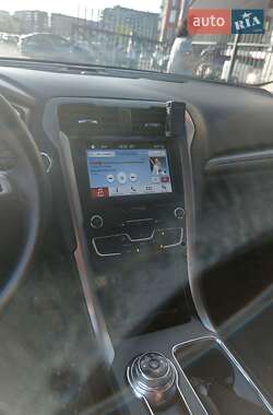 Седан Ford Fusion 2019 в 