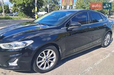 Седан Ford Fusion 2016 в 