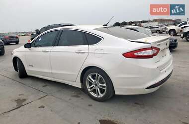 Седан Ford Fusion 2016 в 