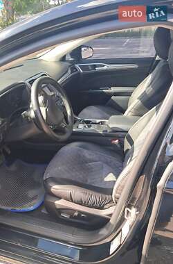 Седан Ford Fusion 2016 в 