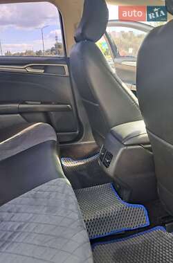 Седан Ford Fusion 2016 в 