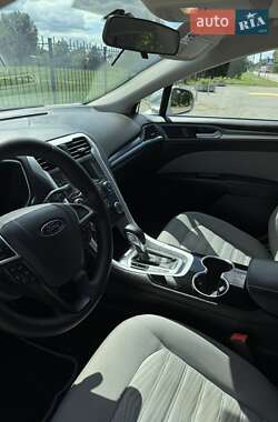 Седан Ford Fusion 2015 в 