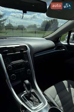 Седан Ford Fusion 2015 в 