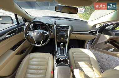 Седан Ford Fusion 2015 в 