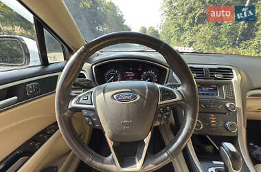 Седан Ford Fusion 2015 в 