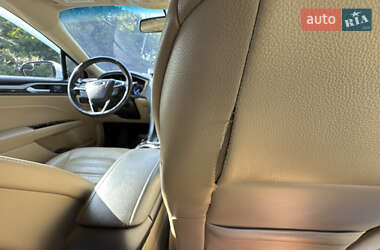 Седан Ford Fusion 2015 в 