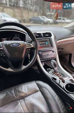 Седан Ford Fusion 2013 в 
