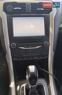 Седан Ford Fusion 2013 в 