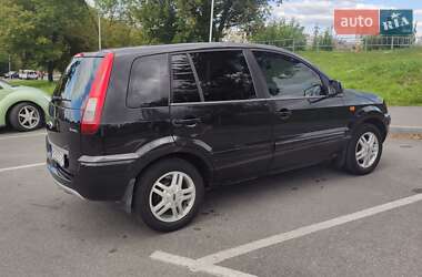 Хэтчбек Ford Fusion 2011 в 