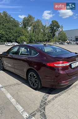 Седан Ford Fusion 2016 в 
