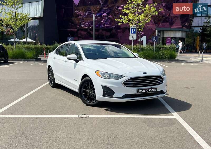 Седан Ford Fusion 2018 в 