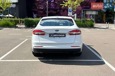 Седан Ford Fusion 2018 в 