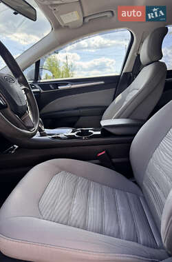 Седан Ford Fusion 2015 в 
