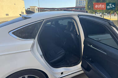 Седан Ford Fusion 2016 в 