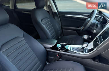 Седан Ford Fusion 2014 в 