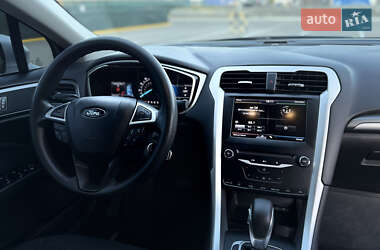 Седан Ford Fusion 2014 в 