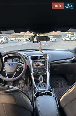 Седан Ford Fusion 2016 в 