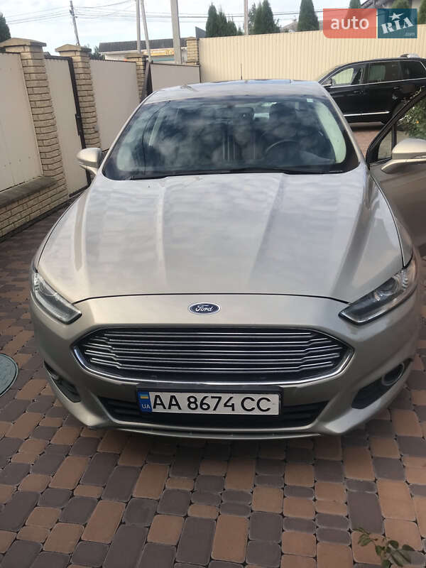 Седан Ford Fusion 2015 в 